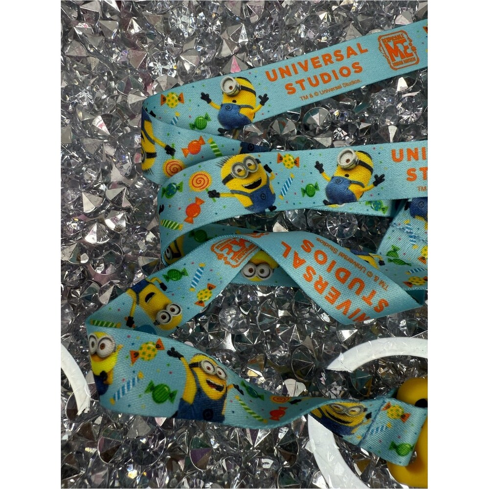 Universal Studios lanyard keychain  Minions Blue Lanyard with Yellow Clip - Picture 2 of 6